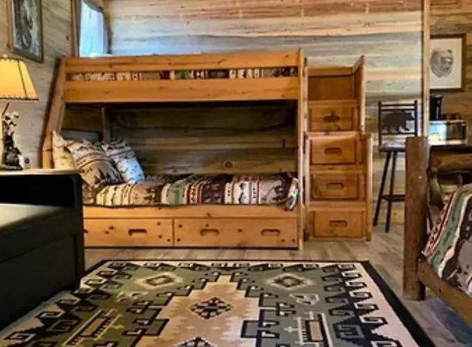 Inn Yellowstone Cutthroat Guest Ranch Wapiti