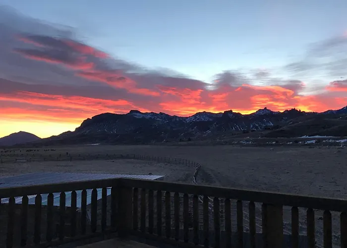 Yellowstone Cutthroat Guest Ranch 2*