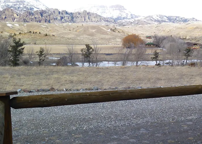 Yellowstone Cutthroat Guest Ranch 2*