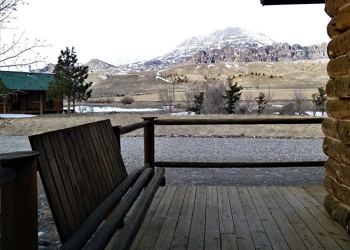 Yellowstone Cutthroat Guest Ranch